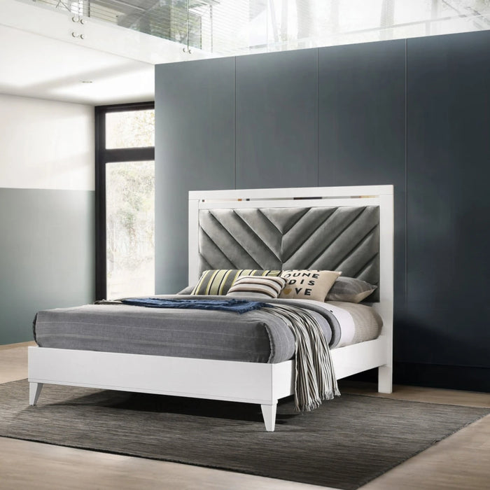 ACME Chelsie Queen Bed - Bed & Sofa Hub